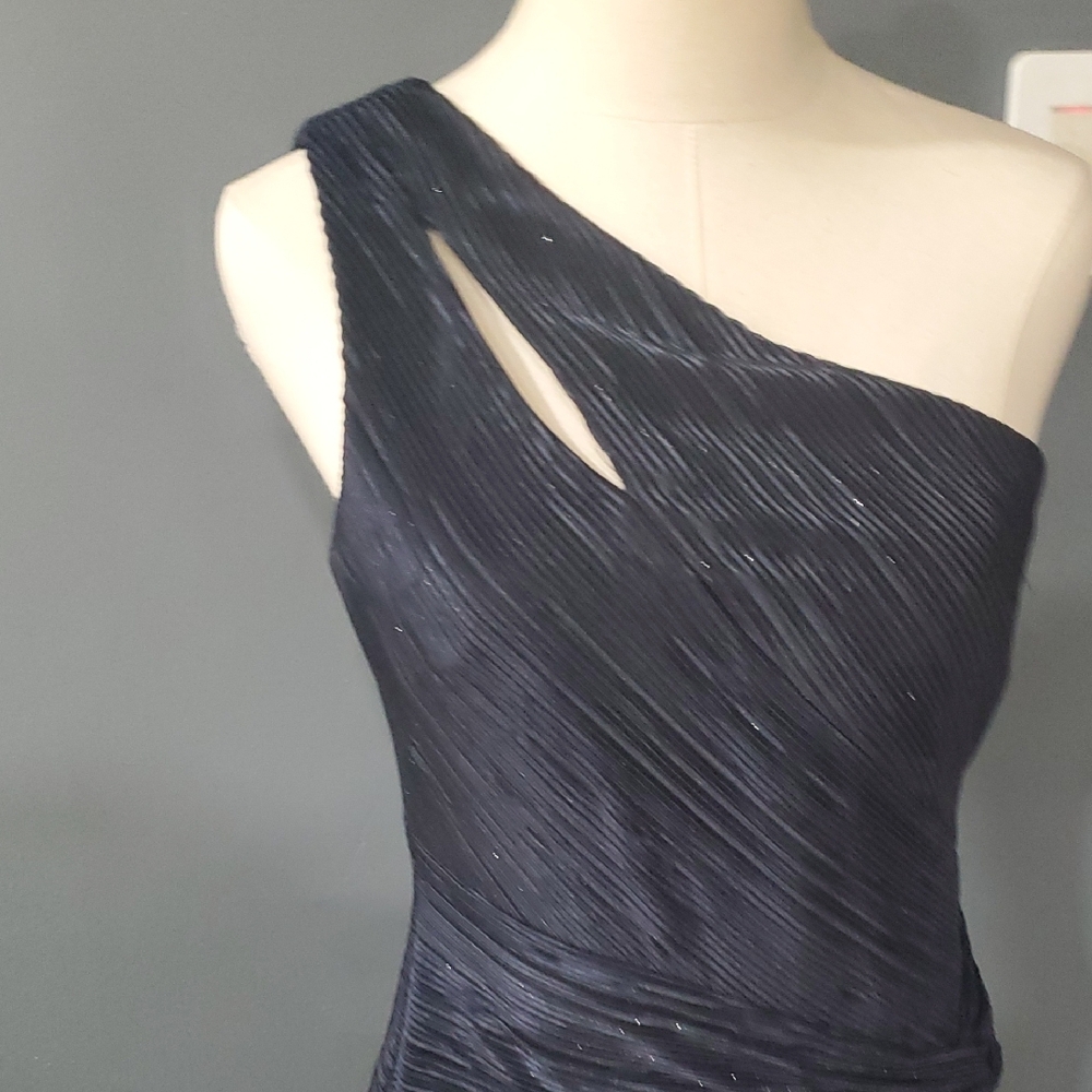 Chic One-Shoulder Navy Midi  Dress - Picture 3 of 15